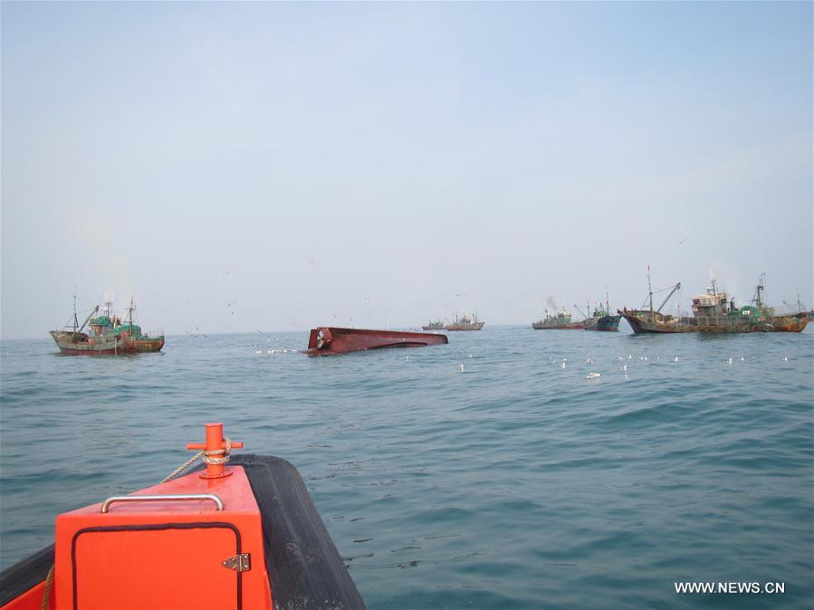 Un bateau de pêche chinois chavire au large d'une ?le sud-coréenne