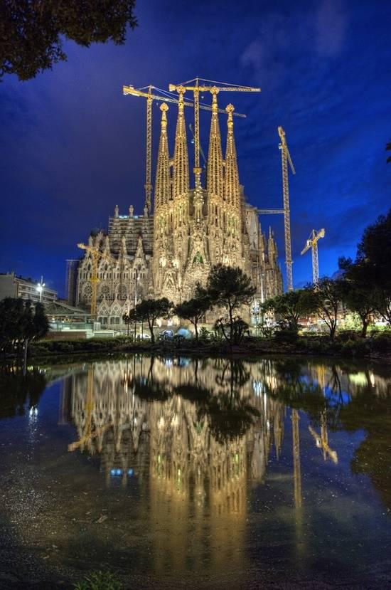 133 ans après, la basilique Sagrada Familía de Barcelone bient?t terminée 