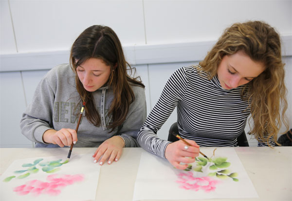 Nottingham et sa classe de peinture de pivoines au pinceau 