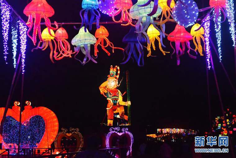 Shanghai : ouverture du festival des lanternes dans le parc de l'exposition universelle