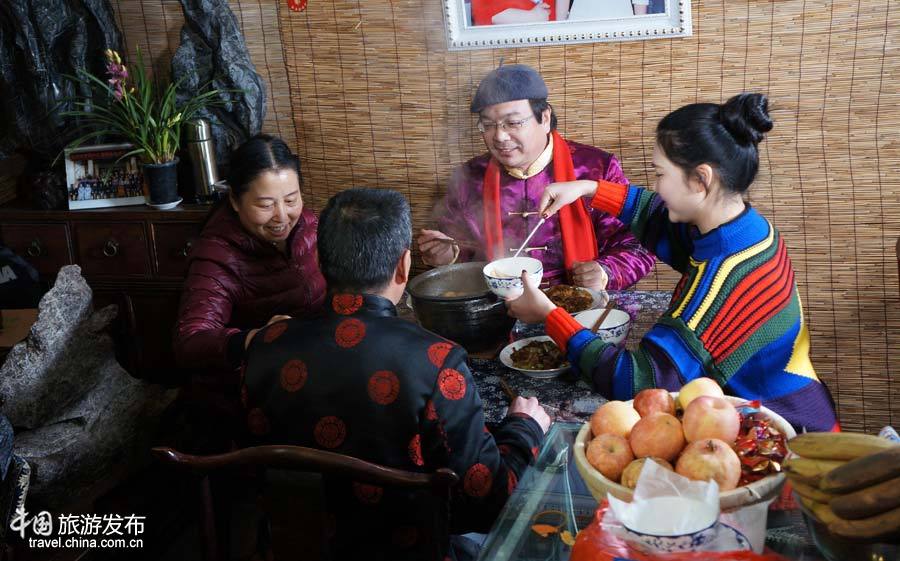 Les coutumes folkloriques attirent 330 000 touristes à Zhoucun pendant la fête du Printemps