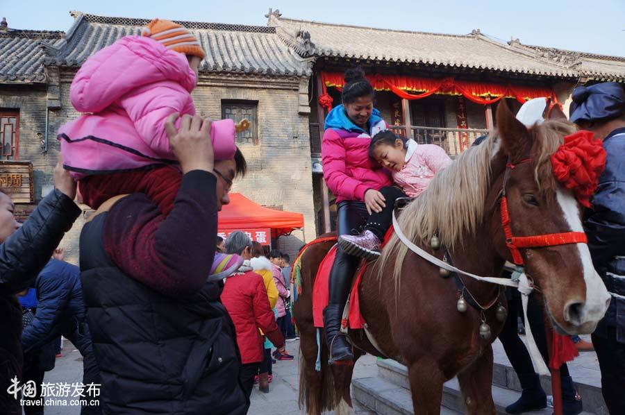 Les coutumes folkloriques attirent 330 000 touristes à Zhoucun pendant la fête du Printemps