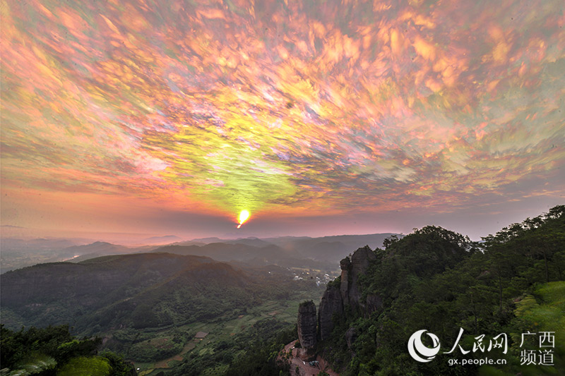 En images : le ciel bleu du Guangxi sous l'objectif d'un photographe