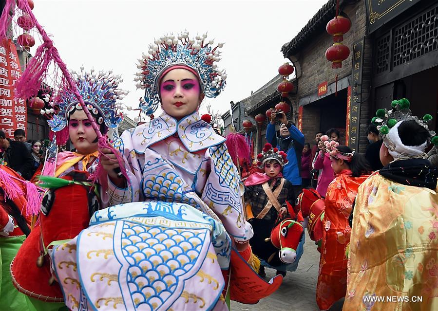 700 ans d'histoire, une foire du temple au Henan rouvre ses portes  