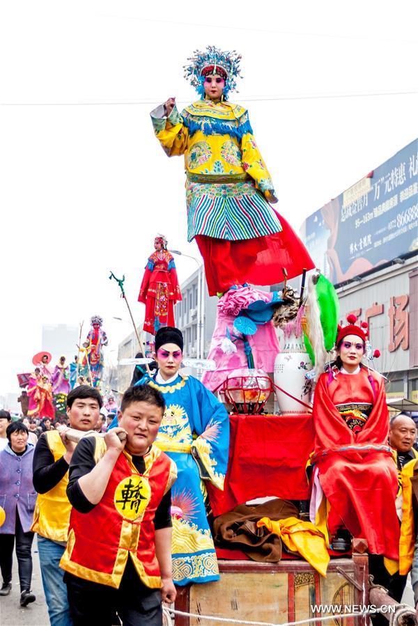 700 ans d'histoire, une foire du temple au Henan rouvre ses portes  