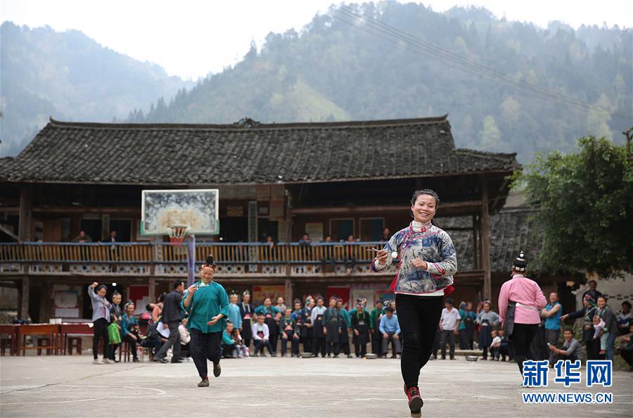 Célébration de la Journée des femmes chez les Miao