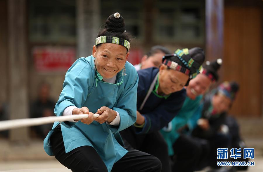 Célébration de la Journée des femmes chez les Miao