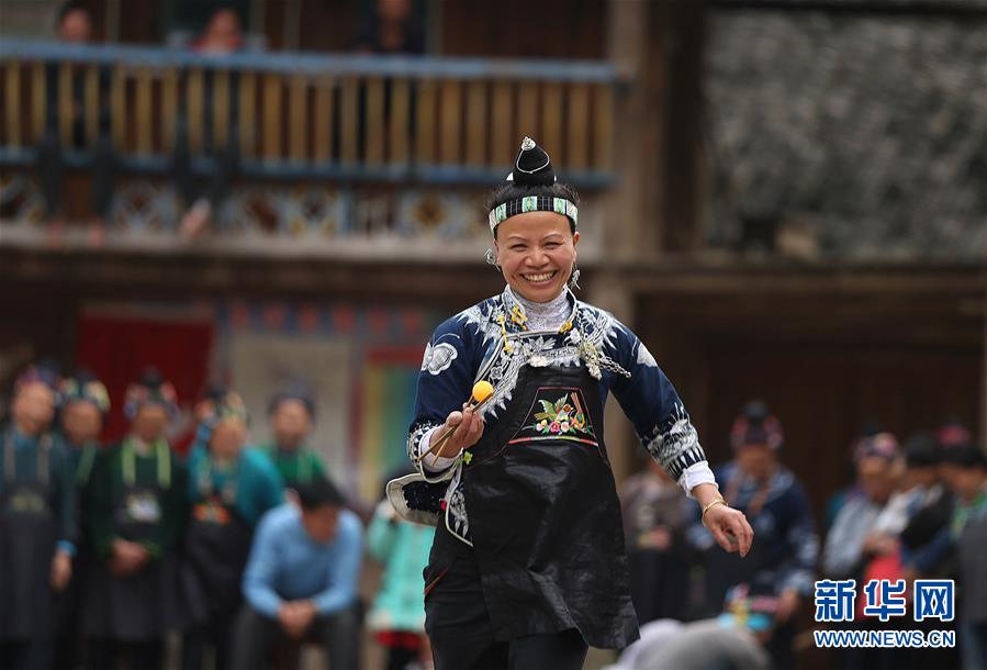 Célébration de la Journée des femmes chez les Miao