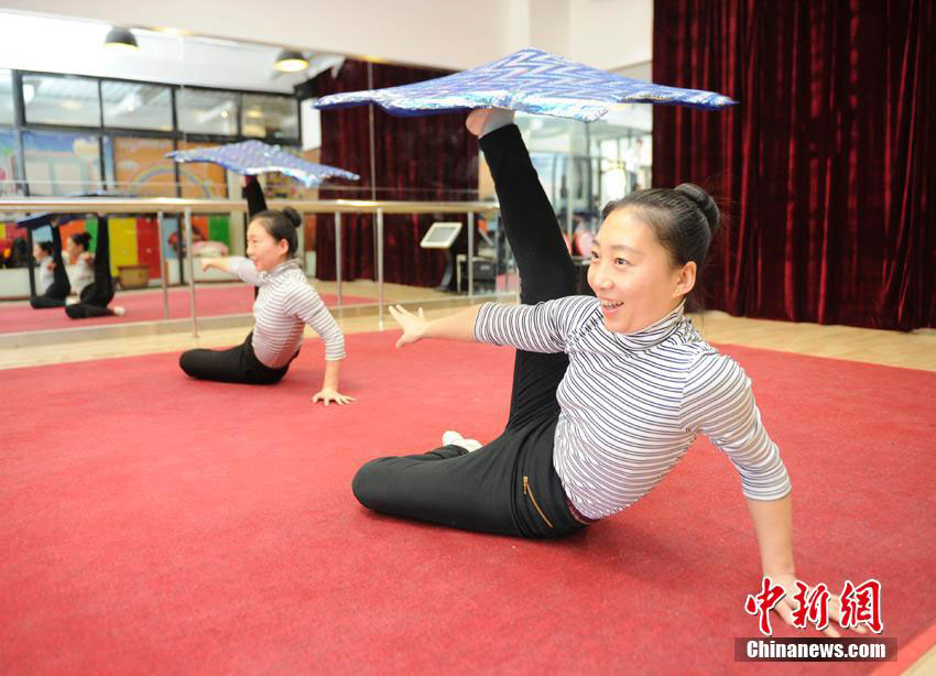 Des s?urs et frères jumeaux acrobates