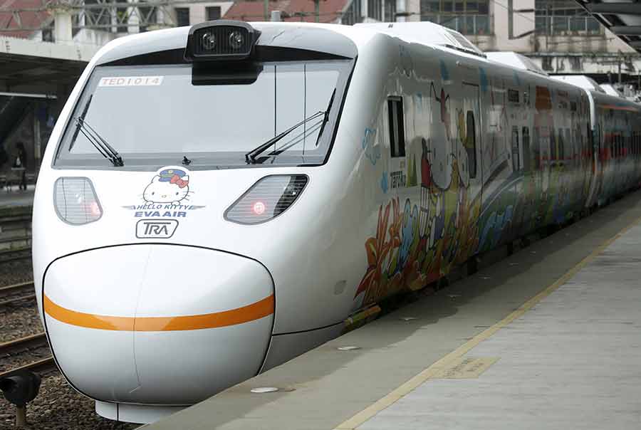 Inauguration d'un train décoré sur le thème d'Hello Kitty à Taiwan