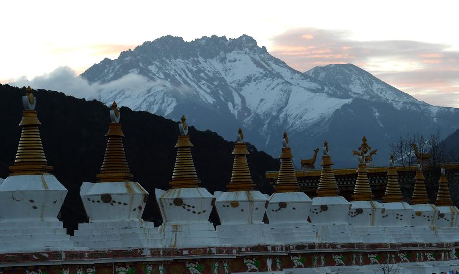 Magnifique début printanier depuis le mont Diqing