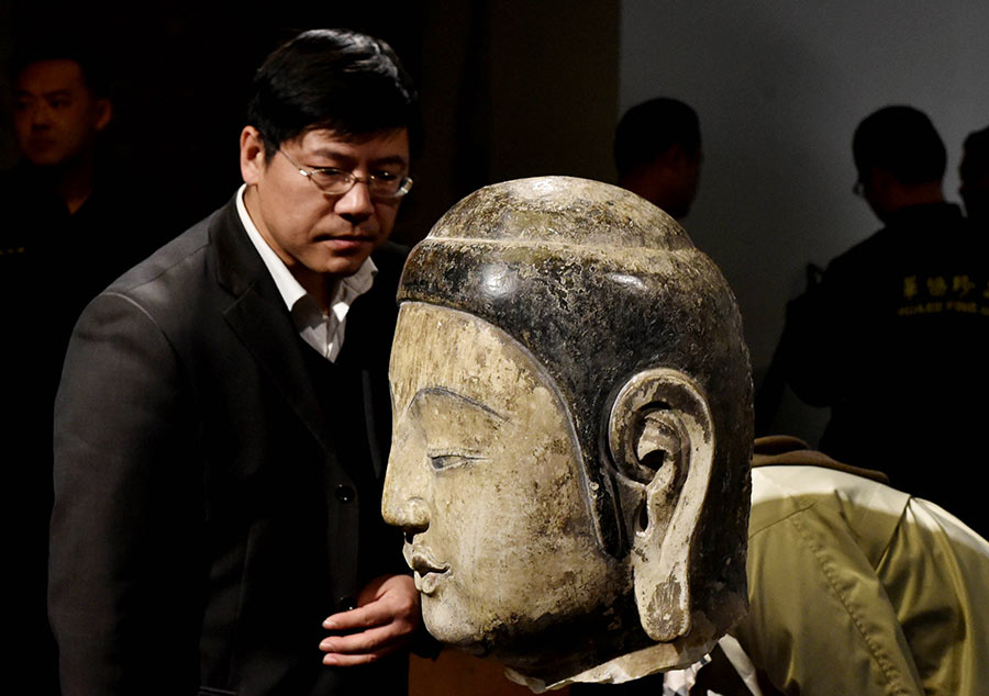 Retour de la tête volée de la statue du Bouddha Shakyamuni