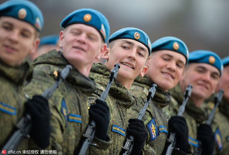 Premières répétitions avant la grande parade à Moscou