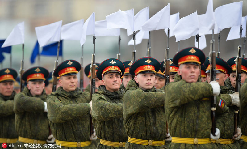 Premières répétitions avant la grande parade à Moscou