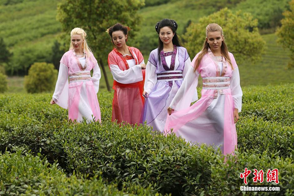 Tenues féériques pour des beautés chinoises et occidentales 