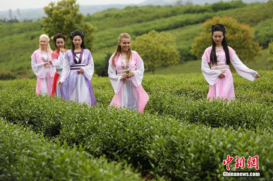 Tenues féériques pour des beautés chinoises et occidentales 