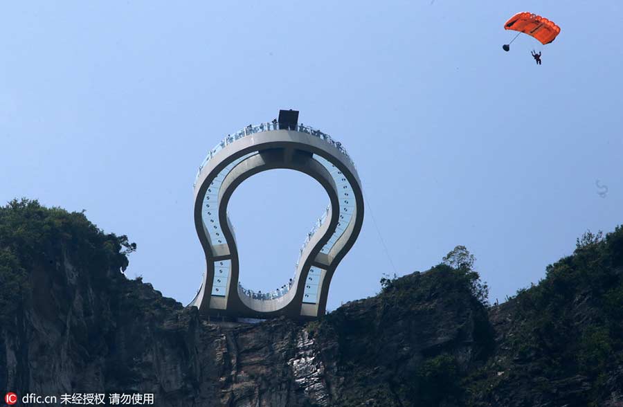 Chongqing : épreuve mondiale de parachutisme à basse altitude