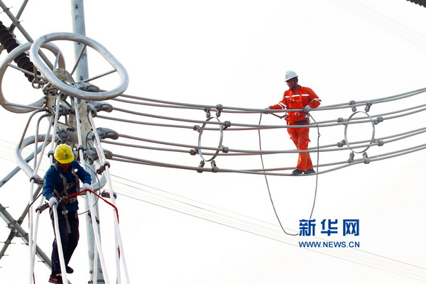 Les plus beaux travailleurs sous l'objectif du drone de Xinhuanet : Danseurs du ciel