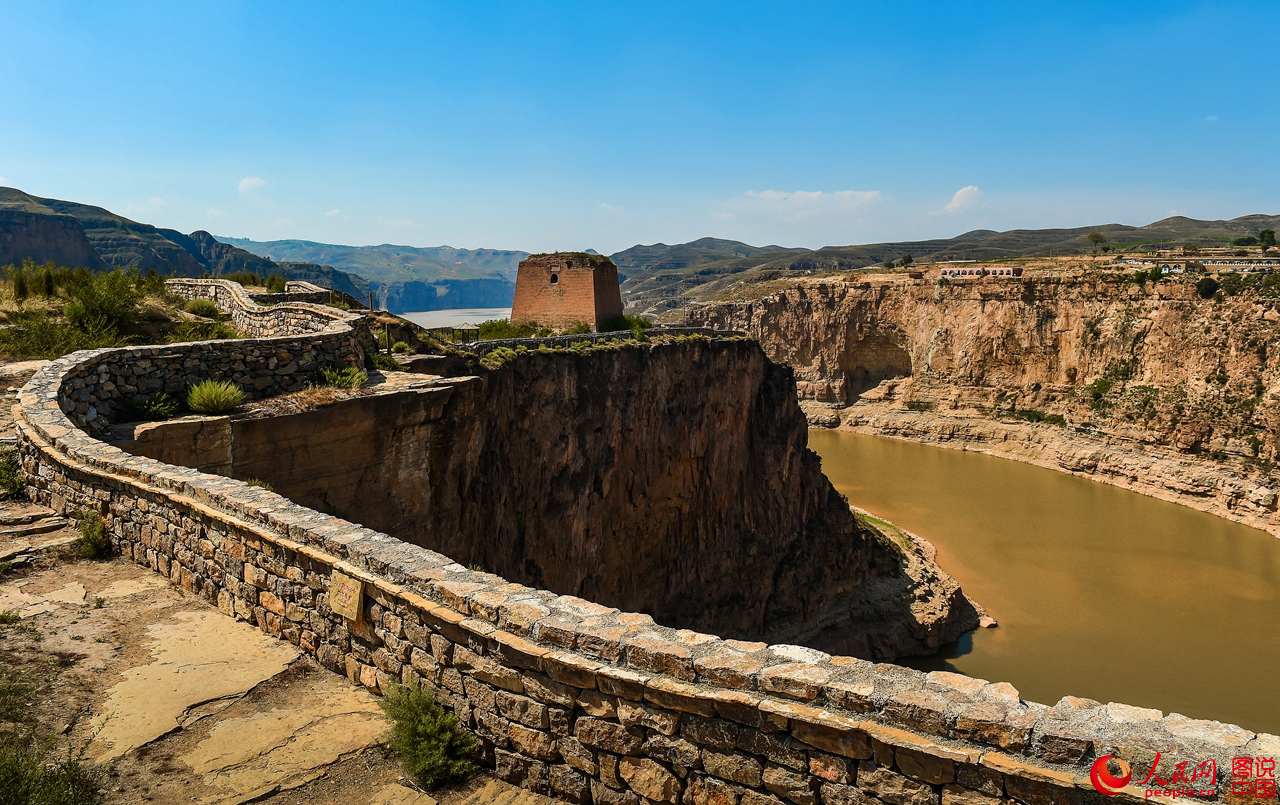 Sublime croisement du fleuve Jaune et de la Grande Muraille 