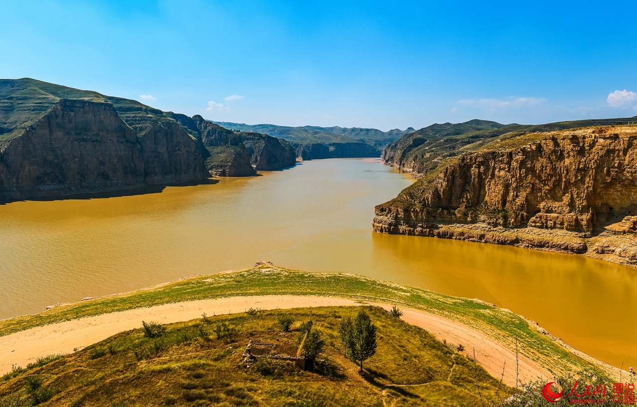 Sublime croisement du fleuve Jaune et de la Grande Muraille 