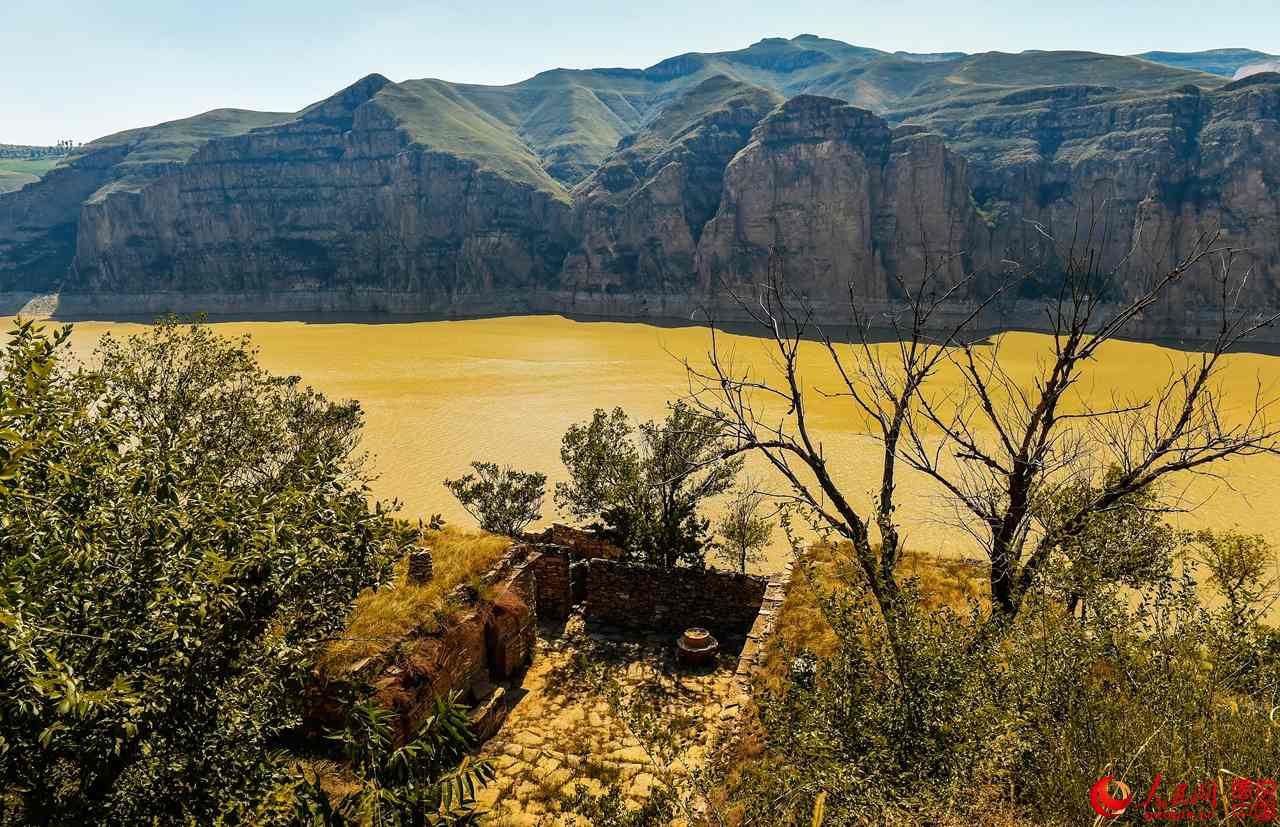 Sublime croisement du fleuve Jaune et de la Grande Muraille 