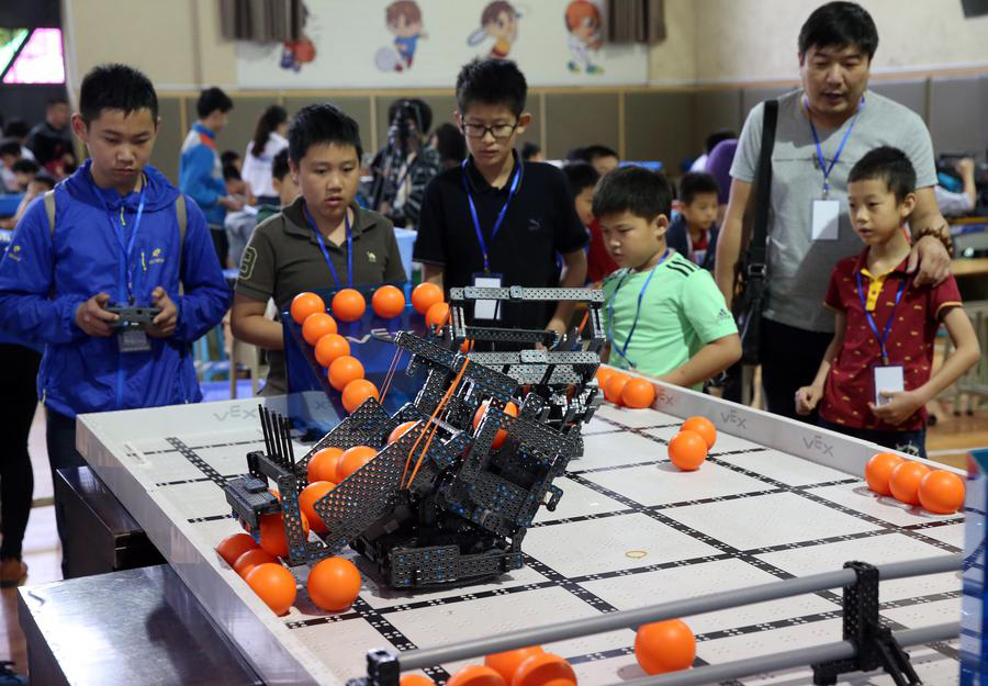 Un challenge robotique pour 400 jeunes Chinois 