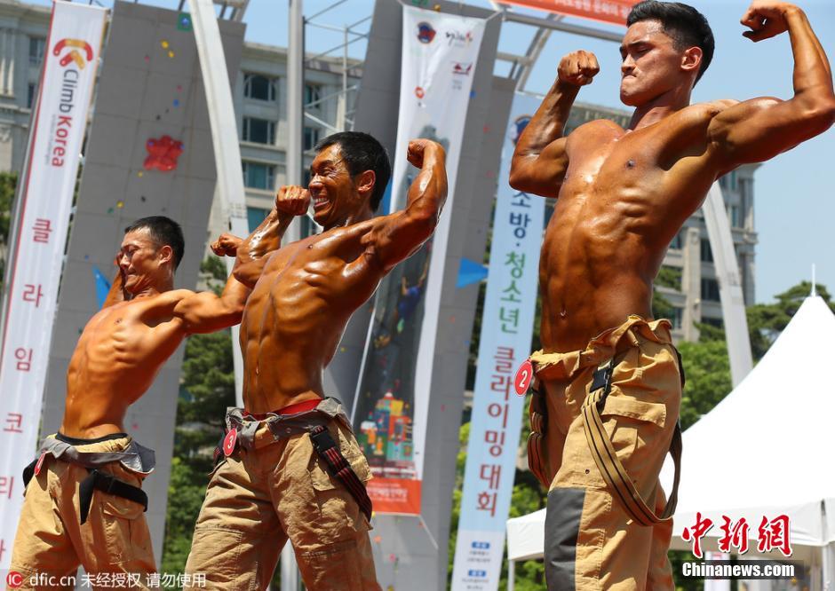 Un concours musclé des pompiers sud-coréens  