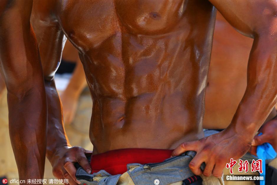 Un concours musclé des pompiers sud-coréens  