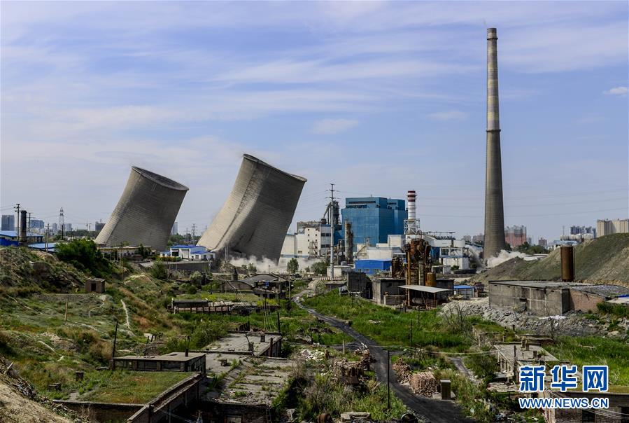 Démantèlement d’une centrale thermique dans le Xinjiang