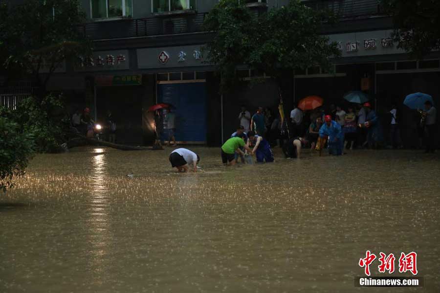 Inondations et engorgements dans le Sud de la Chine après de fortes chutes de pluie