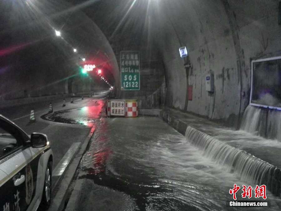 Inondations et engorgements dans le Sud de la Chine après de fortes chutes de pluie