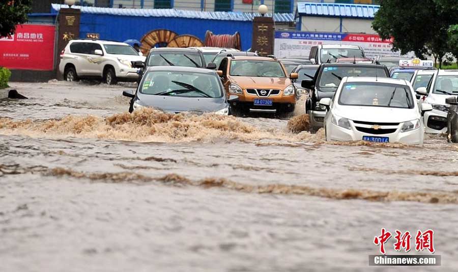 Inondations et engorgements dans le Sud de la Chine après de fortes chutes de pluie