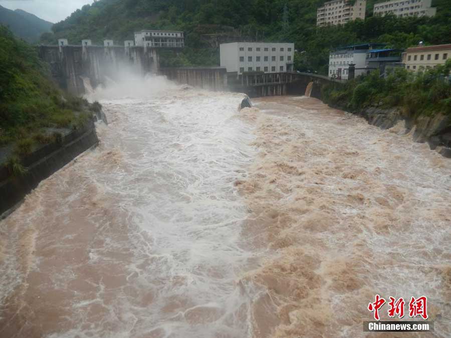 Inondations et engorgements dans le Sud de la Chine après de fortes chutes de pluie