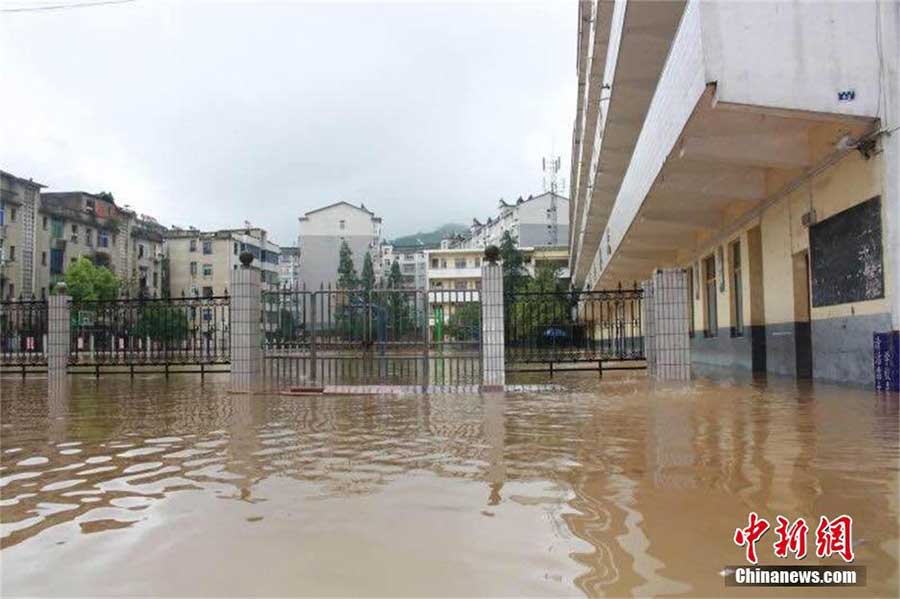 Inondations et engorgements dans le Sud de la Chine après de fortes chutes de pluie