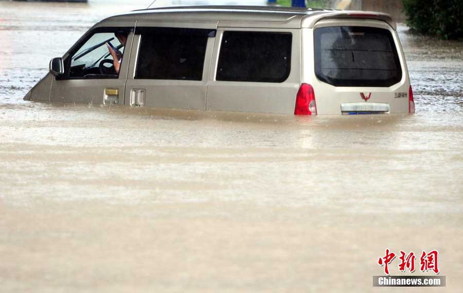 Inondations et engorgements dans le Sud de la Chine après de fortes chutes de pluie