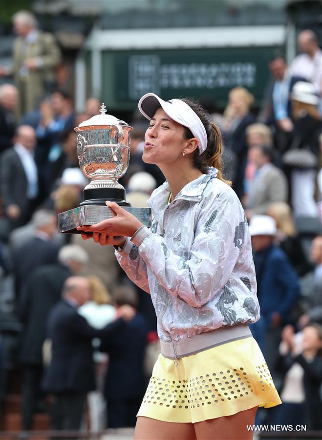 Garbine Muguruza bat Serena Williams et remporte Roland Garros