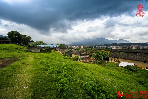 A la découverte du plus grand Tulou du monde