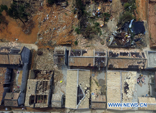 Une tornade fait un mort et onze blessés dans la province de Hainan