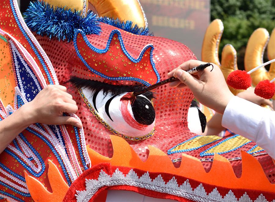 Chine : célébrations à l'approche de la Fête des Bateaux-Dragons