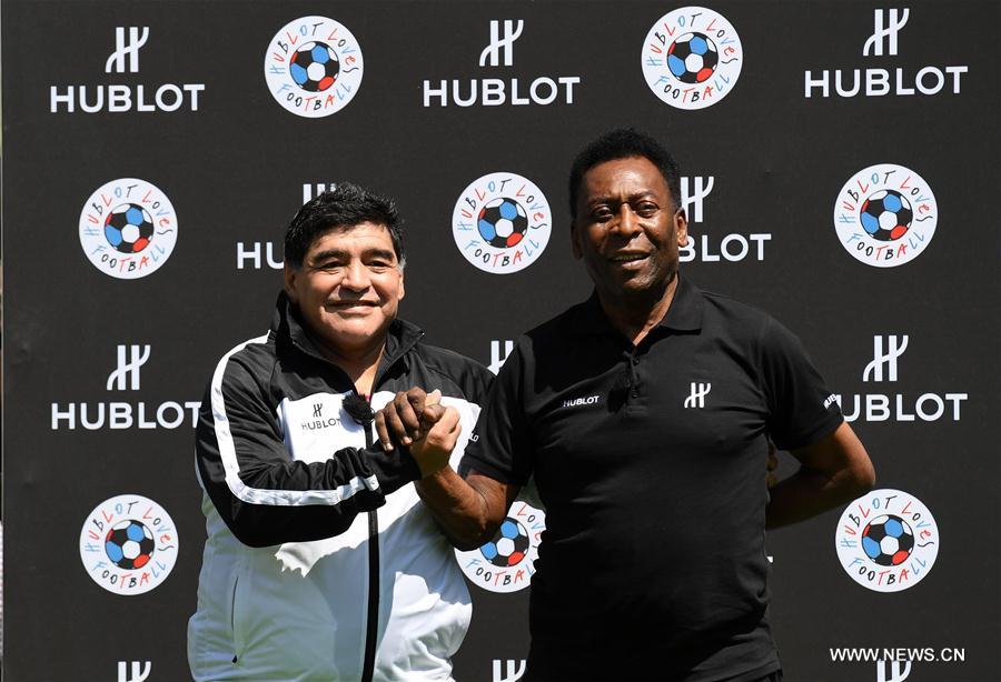 Pelé et Maradona ensemble à un match amical historique à Paris