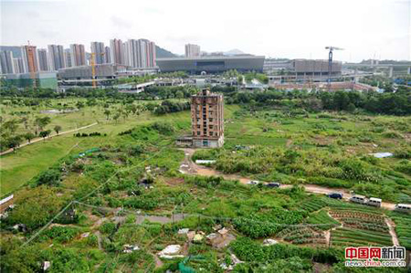 La ? maison-clou ? de Shenzhen, le dernier vieil et irréductible immeuble du secteur…