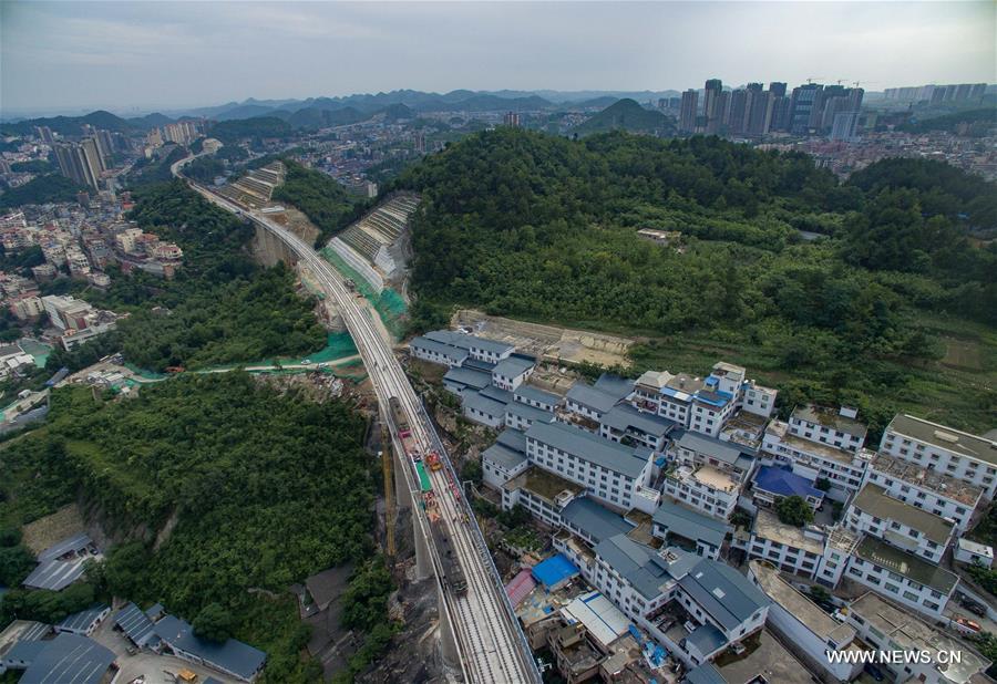 Fin de la pose des voies du chemin de fer à grande vitesse Shanghai-Kunming