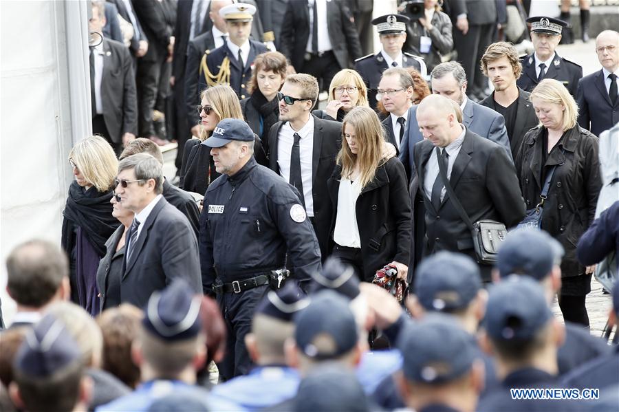 France : Fran?ois Hollande rend hommage aux deux agents de police assassinés lundi