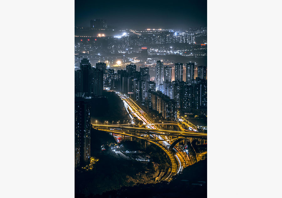 Un jeune Chinois met en lumière la beauté nocturne de Chongqing