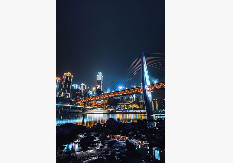 Un jeune Chinois met en lumière la beauté nocturne de Chongqing