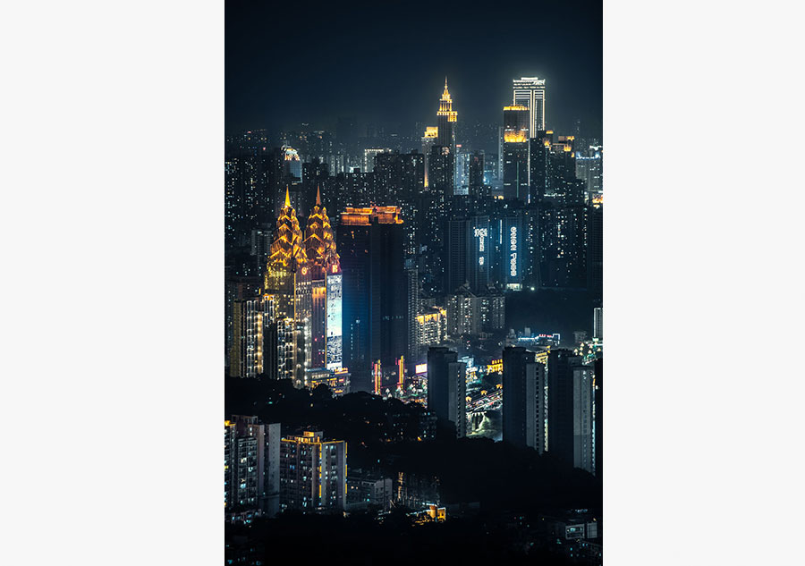 Un jeune Chinois met en lumière la beauté nocturne de Chongqing