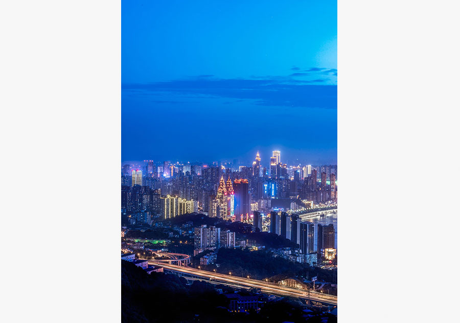 Un jeune Chinois met en lumière la beauté nocturne de Chongqing