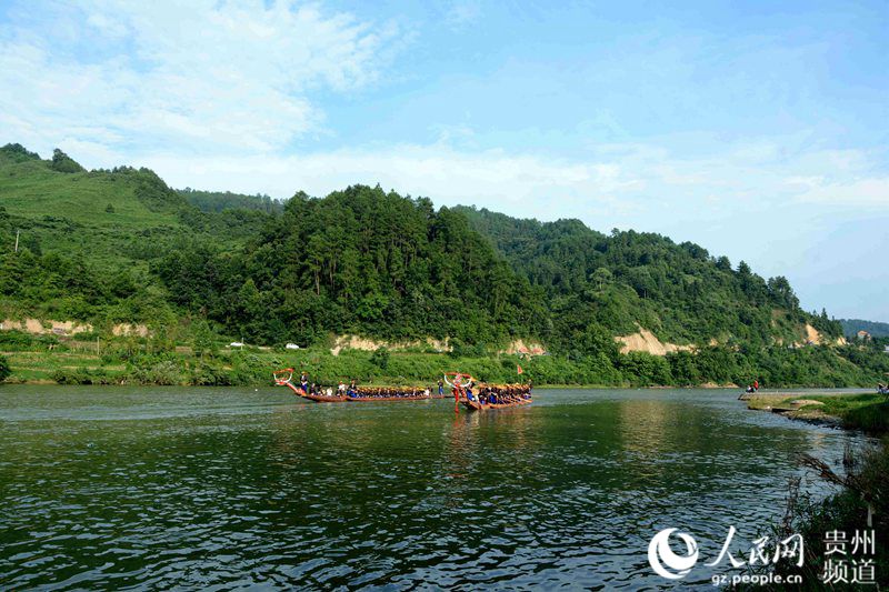 Le Festival des Bateaux-Dragons des Miaos du Guizhou