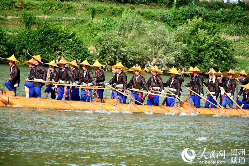 Le Festival des Bateaux-Dragons des Miaos du Guizhou