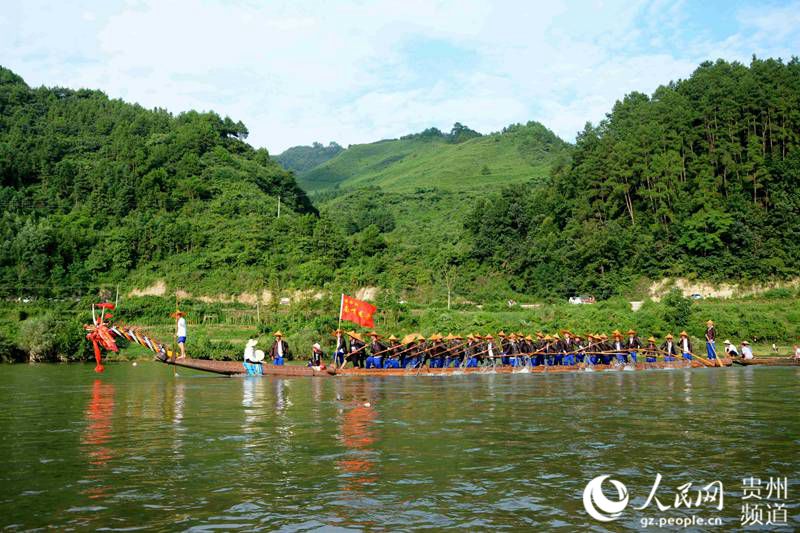 Le Festival des Bateaux-Dragons des Miaos du Guizhou